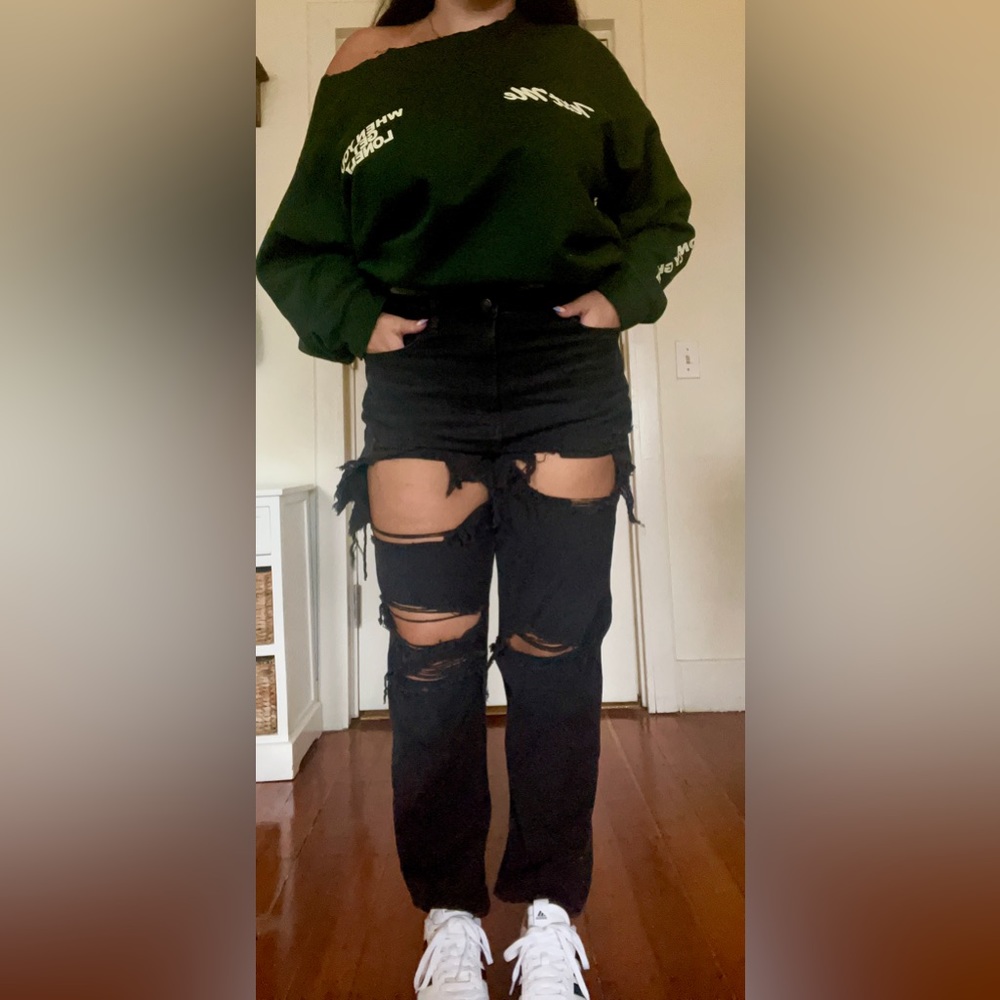 American Eagle Baggy Ripped Mom Jean